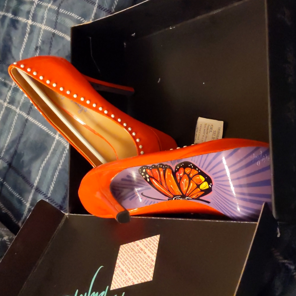 Taylor Says/Taylor Reeves 7.5 Orange Heels